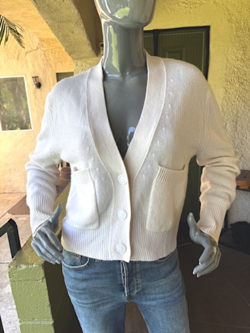 $390 KINROSS CASHMERE Short Button Vee Cashmere Cardigan NWOT/sz M